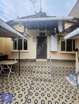 Uygar Emlaktan Beyoğlu Hacı Hüsrevde Köşe Parsel Avlulu Ahşap Ev