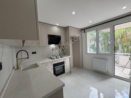 Barış Mahallesi Saadet Emir İlk Okul Yakını Ara Kat Satılık 3+1 Daire