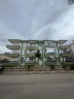 Afyon Üçok Emlaktan Mareşal De Kiralık Temiz Bakımlı 3+1 Ferah 3 Kat Daire
