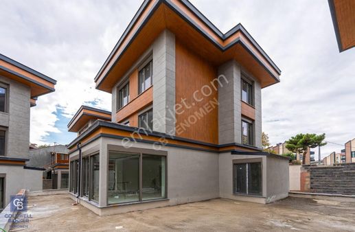 Çekmeköy Merkez Mahallesinde 5+1 Satılık Villa