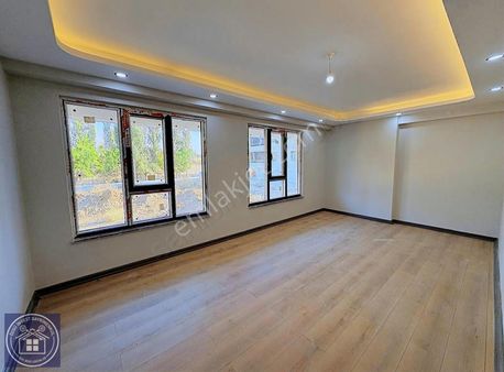 Özgü Gayrimenkul'den Dumlupınar'da Geniş Sıfır 2+1 Daire