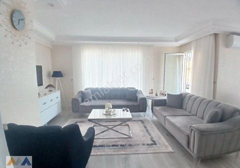 İçerenköy'de 3+1 Satılık Daire Extra Dükkan Hisseli ..!