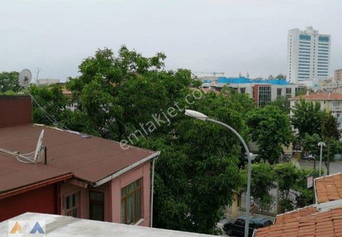 Kadıköy Koşuyolu'nda 3 Katlı Satılık Müstakil Ev..!