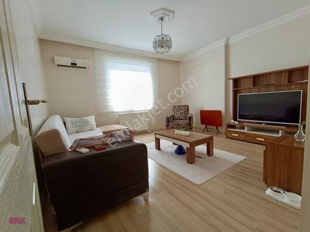 Serkan Gayrimenkulden Bahçelievler Yenibosnada 4 Kat E-5 Yakın Masrafsız Daire