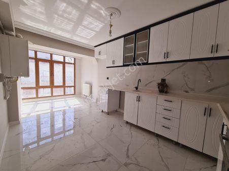 Melek Özen İ.ö.o Arkasında Full Yapılı Asansörlü 6+1