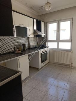 Satılık Doğalgazlı 4 Oda Parkeli Bakımlı Çift Balkon Merkezi Konumda