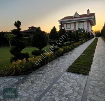 Hans Müller'den Selimpaşada 1500 M² Arsa & 3 Katlı İskanlı Villa