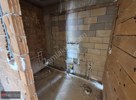 Çankaya Mahallesinde 2 Oda 1 Salon Havuzlu Arakatta