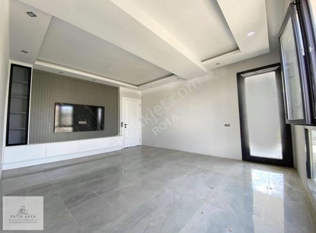 Rota Gayrimenkulden 1200 Evlerde Köşe Konumda Geniş 2+1 Daire