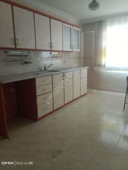 Artenew Emlak'tan Bornova Merkezde Kiralık 3+1 140m² Daíre