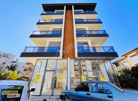 Yeniköy'de Cadde Üzerinde 1+1 Asansörlü Kiralık Daire