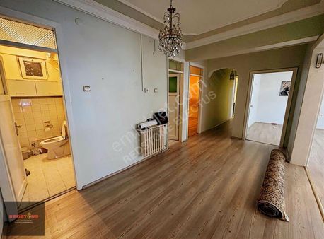 Redston'dan Atatürk Meydanı'nda Kiralık Arakat Boş 3+1 Daire