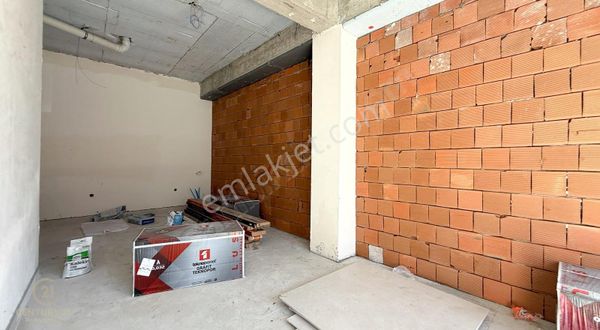 C21 Bal'dan Öğretmenevi Avukatlar Barosu Mevki Satılık Dükkan