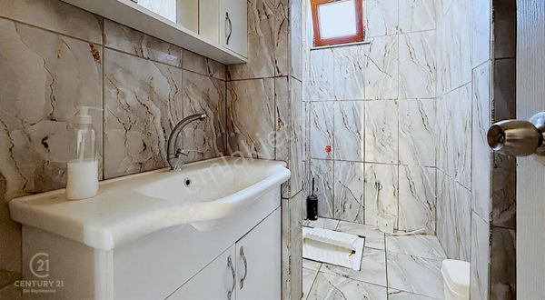 C21 Bal'dan Kırmızılar Mah.de Satılık 2+1 Ev Ve Arsası