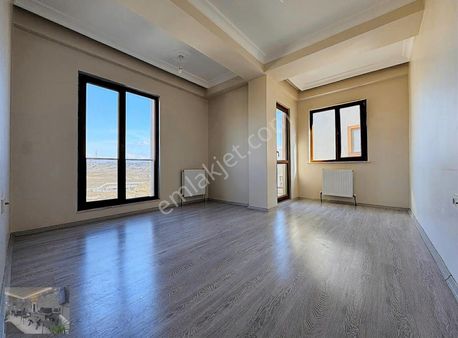 Sancaktepe Yenidoğan Yunus Emre Mahallesi 2+1 Ara Kat Asansörlü