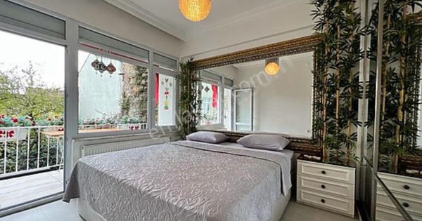 Arnavutköy Sahile 100 Mt Mesafede Eşyalı 1+1 Kiralık Daire