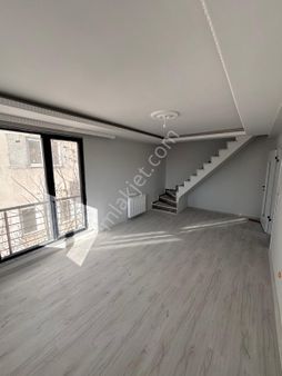 Sultanbeyli Turgut Reis Te Acil Satilik 4, + 1 Satılık Üst Dünle