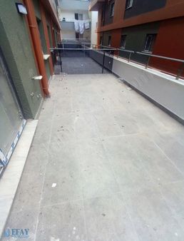 Yeni Yapılan Binada,arakat Geniş Balkonlu , Otoparklı Daire