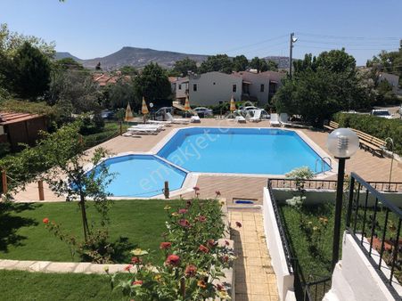 İzmir Eski Foça'da Havuzlu Sitede Denize Yakın Bahçeli Dubleks 3+1