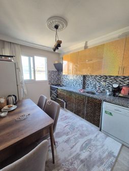 Yeşiltepe'de 2 Katlı Cadde Üzeri Geniş Oturumlu Satılık Daire