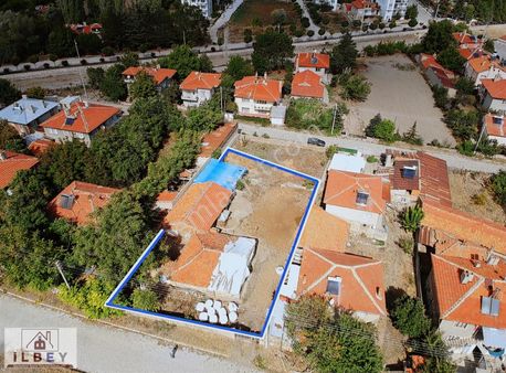 İlbey // Şuhut Merkez "hisar" Mahallesinde Satılık 922 M² Arsa