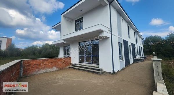 Satılık 4+1 Müstakil Girişli 100m2 Bahçe Kullanımlı Lüks Villa