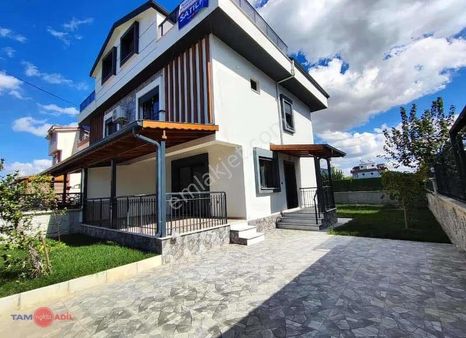 Dikili Cumhuriyet Mahallesi'nde Modern 4+1 Satılık Villa(yazlık)
