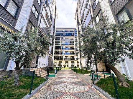 Edremit Kadıköy Satılık Lüks 2+1 Yeni Site İçinde Daire