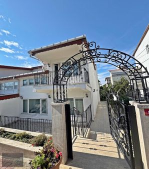 Beylikdüzü Dereağzı Denize Sıfır Site İçinde Satılık 4+2 Villa