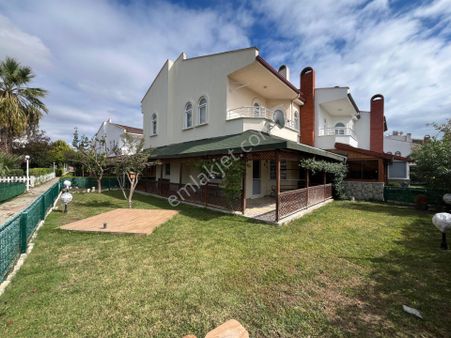 Ata Gayrimenkul'den Güneş Tatil Sitesinde 3+1 Denize 300m Villa