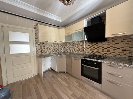 Güzelyalı Sosyete Pazarı Civarı Kombili 3+1 Satılık Daire