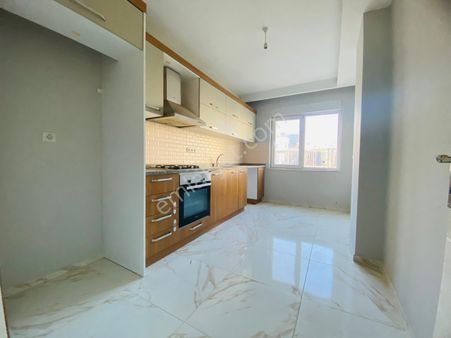 Kızıltoprak 'ta Meydan Kavşağına 1 Dk. Tramvay Yakını Arakat 2+1