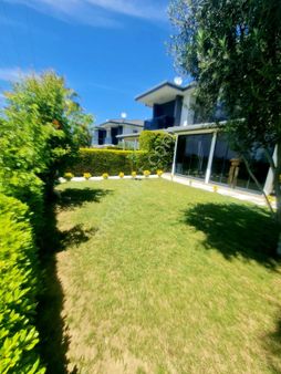 Avantaj'dan Site İçerisinde Ortak Havuzlu Donanımlı Şık Villa