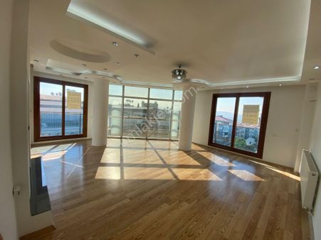 Buca İşçievleri Caddesi Üzerinde 3+1 140m2 Dgazlı Arakat Asansörlü Lüx Kiralık Daire