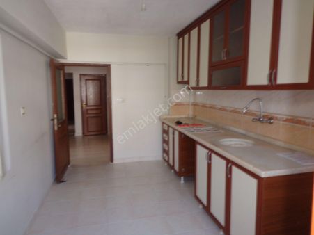 3+1 Bağımsız Salon- Arakat-sokak Cepheli-geniş Mutfak-kilerli