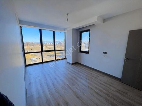 Altıntaş'ta Site İçinde Ara Kat 2+1 Satılık Daire!