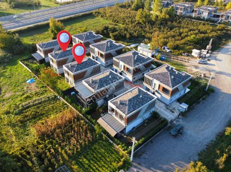 Hak Emlak'tan Darıca Mah. Yan Yana İki Adet Satılık 4+1 Villalar