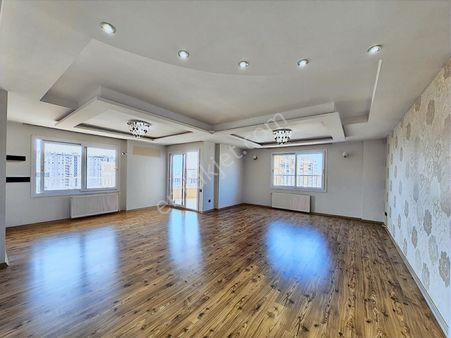 Han Emlak'tan Menderes'te Deniz Manzaralı Lux Gerçek 4+1