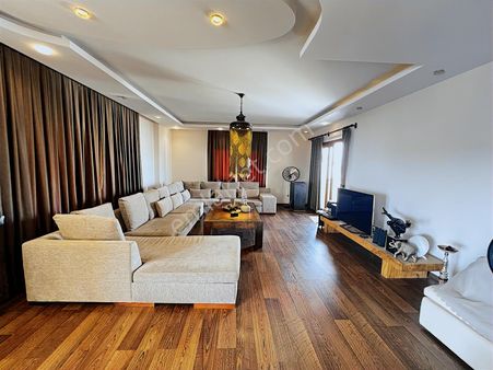 Han Emlak'tan Menderes'te Deniz Manzaralı Teraslı Satılık 2+1