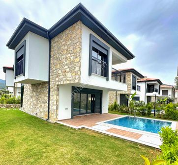 Davutlarda Özel Havuzlu Tek Müstakil 2+1 Bahçeli Sıfır Villa