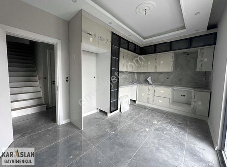 Başiskele Yeşilyurt'ta Lüks Dizayn Deniz Manzaralı 3+1 Çatı Dub.