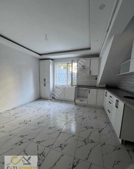 Beylikdüzü Yakuplu'da Sıfır Lüks Dekorlu 2+1 Düz Giriş Daire