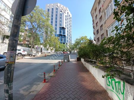 Çankaya Barbaros Mahallesinde, Cadde Üzeri Ve Tunalı’ya Yakın 2+1 Daire