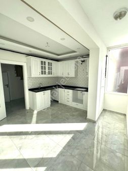 Meydankavağında Ebeveyn Banyolu Geniş Kullanışlı 3+1 Daire