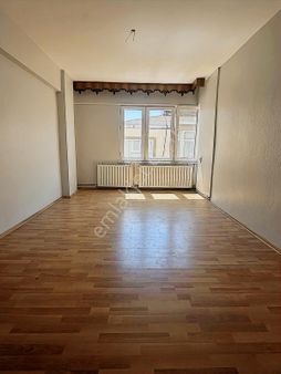 Manastır Emlak'tan İstiklal Caddesinde 3+1 Kiralık Daire...!