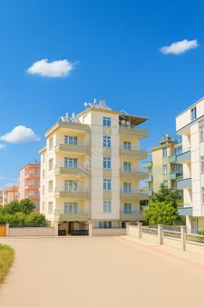 Çeltek Mahallesi 3+1 185 M2 Bireysel Garajlı