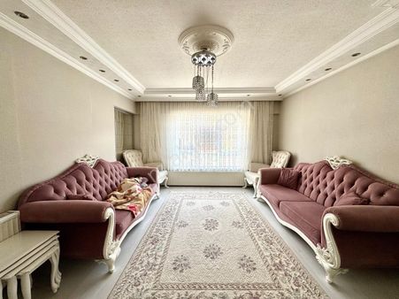 İmir Emlak Ofisinden Merkezi Konumda Masrafsız Ara Kat 3+1 Daire