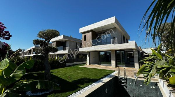 Süper Lokasyonda Müstakil Özel Havuzlu Hayallerinizin Ötesinde 5+2 Villa