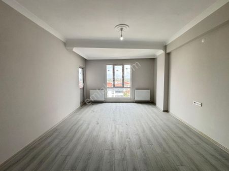 Güven'den İstasyon'da Okullar Bölgesinde K.otoparklı 2+1 Daire