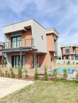Kuşadasında Uygun Ödemeli Özel Havuzlu Tek Müstakil Villa
